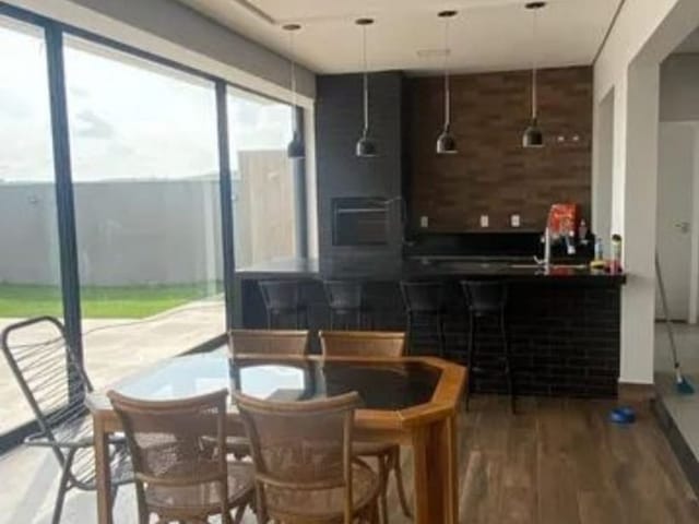 Casa com 600m² 3 quartos e 4 banheiros, à venda ou para alugar, no bairro Condomínio Residencial Colinas do Paratehy em São José dos Campos