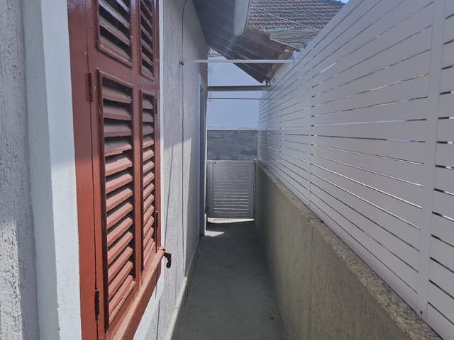 Casa 2 quartos e 1 banheiro, para alugar, no bairro Mosela em Petrópolis