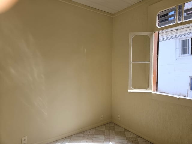 Casa 2 quartos e 1 banheiro, para alugar, no bairro Mosela em Petrópolis