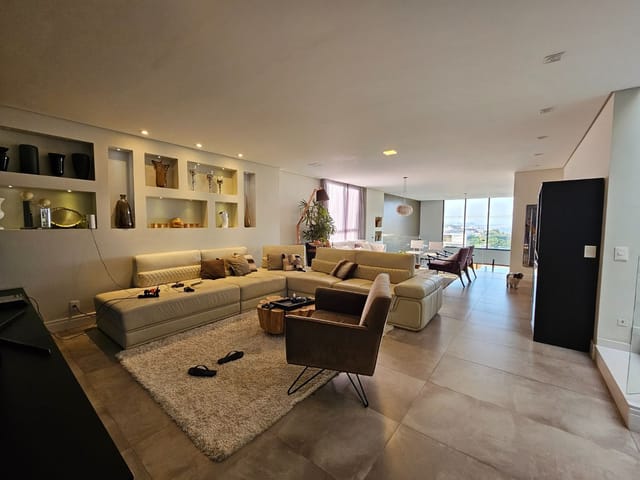 Casa com 547m² 5 quartos e 6 banheiros, à venda, no bairro Condomínio Residencial Alphaville em São José dos Campos