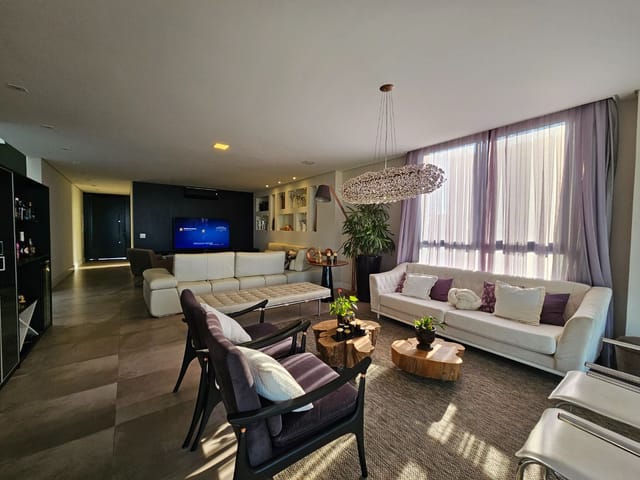 Casa com 547m² 5 quartos e 6 banheiros, à venda, no bairro Condomínio Residencial Alphaville em São José dos Campos