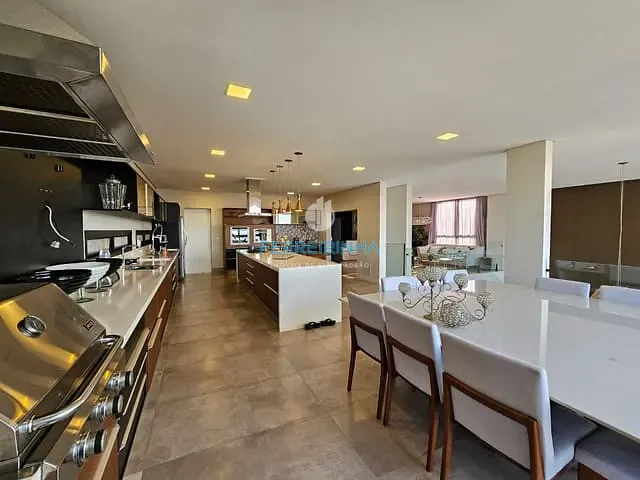 Casa com 547m² 5 quartos e 6 banheiros, à venda ou para alugar, no bairro Condomínio Residencial Alphaville em São José dos Campos