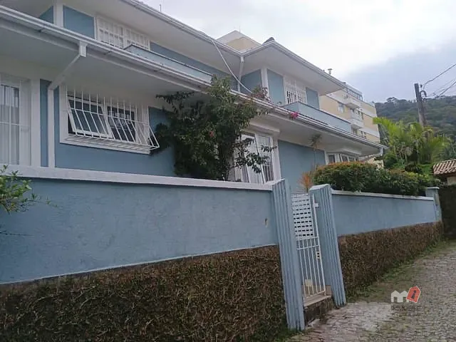 Casa com 440m², à venda, no bairro Valparaíso em Petrópolis
