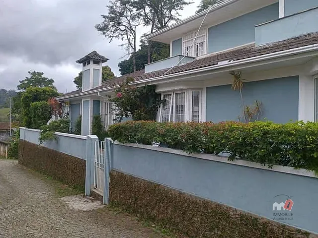 Casa com 440m², à venda, no bairro Valparaíso em Petrópolis