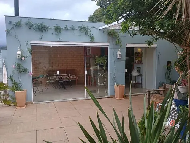 Casa com 440m², à venda, no bairro Valparaíso em Petrópolis