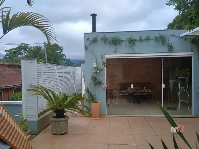 Casa com 440m², à venda, no bairro Valparaíso em Petrópolis