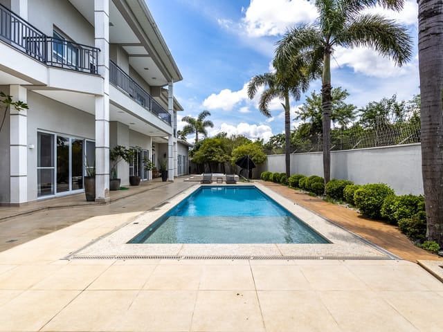 Casa com 1100m² 4 quartos e 8 banheiros, à venda, no bairro Alphaville em Santana de Parnaíba