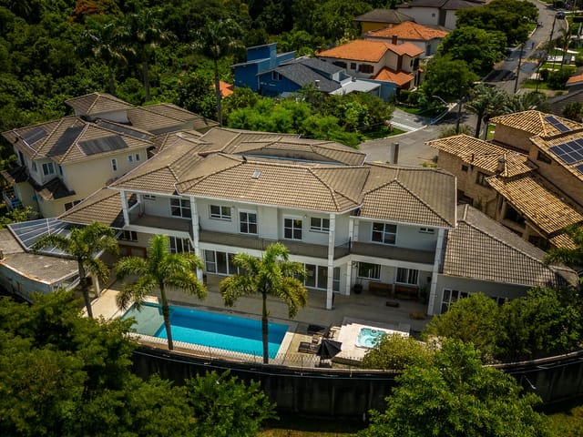 Casa com 1100m² 4 quartos e 8 banheiros, à venda, no bairro Alphaville em Santana de Parnaíba