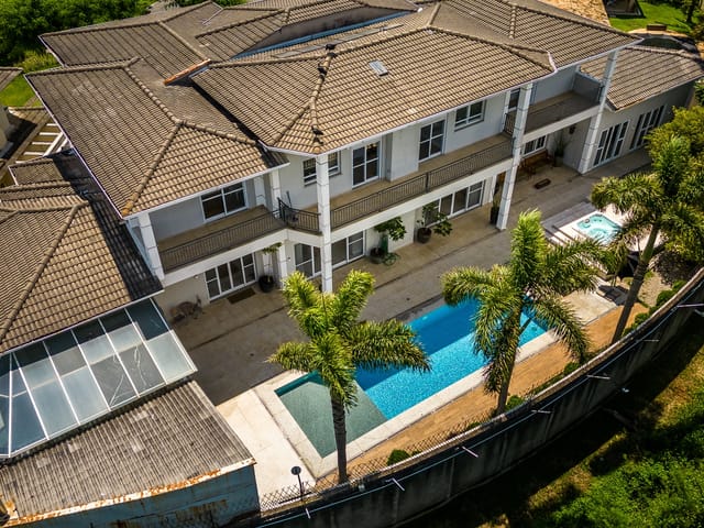 Casa com 1100m² 4 quartos e 8 banheiros, à venda, no bairro Alphaville em Santana de Parnaíba
