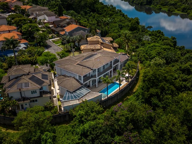 Casa com 1100m² 4 quartos e 8 banheiros, à venda, no bairro Alphaville em Santana de Parnaíba