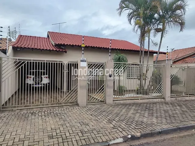 Casa com 304m² 3 quartos e 3 banheiros, à venda, no bairro Jardim Esperança em Cambé