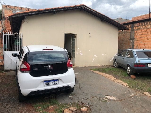 Foto do Casa - Casa com 2 dormitórios à venda, 80 m² por R$ 150.000,00 - Beija-Flor - Uberaba/MG | ZUCATO IMOBILIARIA LTDA