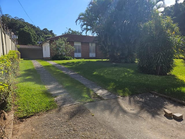 Casa com 1500m² 5 quartos e 3 banheiros, para alugar, no bairro Bingen em Petrópolis