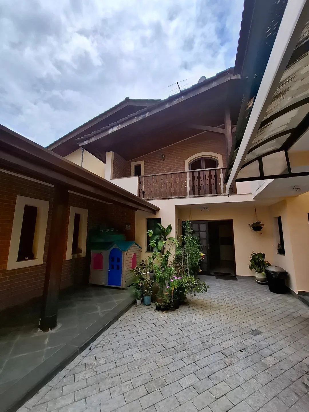 Casa no condomínio Condomínio Arujazinho I, II e III para venda com 5 quartos, sendo 1 suíte, 498m²