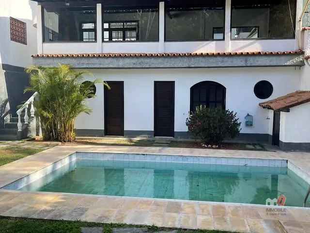 Casa com 300m², à venda, no bairro Itamarati em Petrópolis