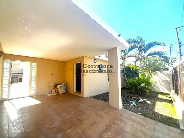Casa com 250m² 3 quartos e 3 banheiros, à venda ou para alugar, no bairro Centro em Jacareí