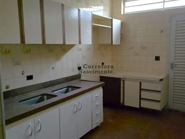 Casa com 250m² 3 quartos e 3 banheiros, à venda ou para alugar, no bairro Centro em Jacareí