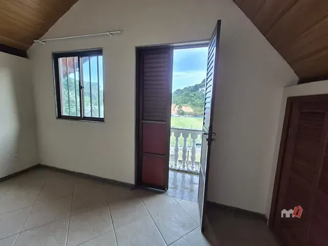 Casa 1 quarto e 2 banheiros, para alugar, no bairro Quarteirão Ingelheim em Petrópolis