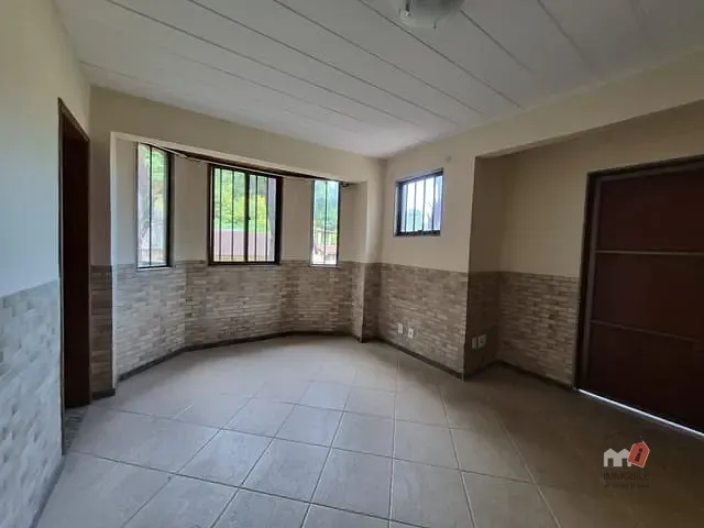 Casa 1 quarto e 2 banheiros, para alugar, no bairro Quarteirão Ingelheim em Petrópolis