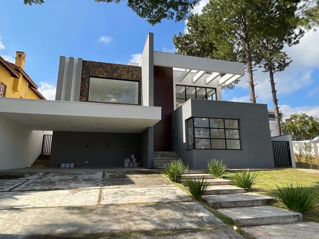 Casa com 580m² 4 quartos e 5 banheiros, à venda, no bairro Alphaville em Santana de Parnaíba