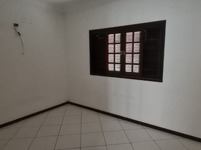Casa com 256m² 4 quartos e 2 banheiros, à venda, no bairro Urbanova em São José dos Campos