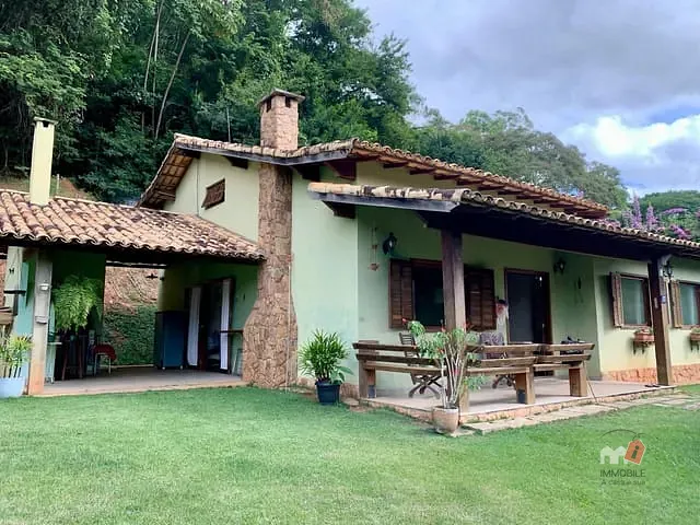 Casa com 750m² 3 quartos e 3 banheiros, à venda, no bairro Secretário em Petrópolis