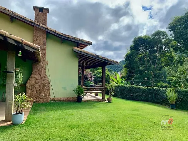 Casa com 750m² 3 quartos e 3 banheiros, à venda, no bairro Secretário em Petrópolis