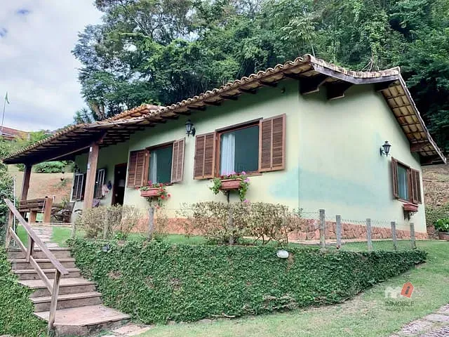 Casa com 750m² 3 quartos e 3 banheiros, à venda, no bairro Secretário em Petrópolis