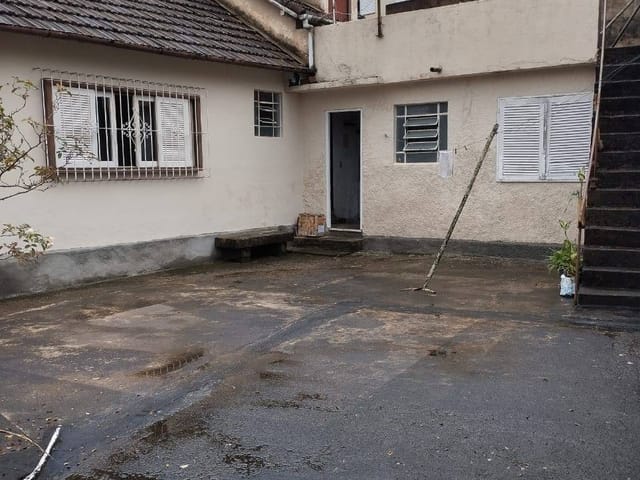 Casa com 214m² 2 quartos e 2 banheiros, à venda, no bairro Castrioto em Petrópolis
