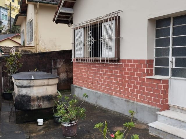 Casa com 214m² 2 quartos e 2 banheiros, à venda, no bairro Castrioto em Petrópolis