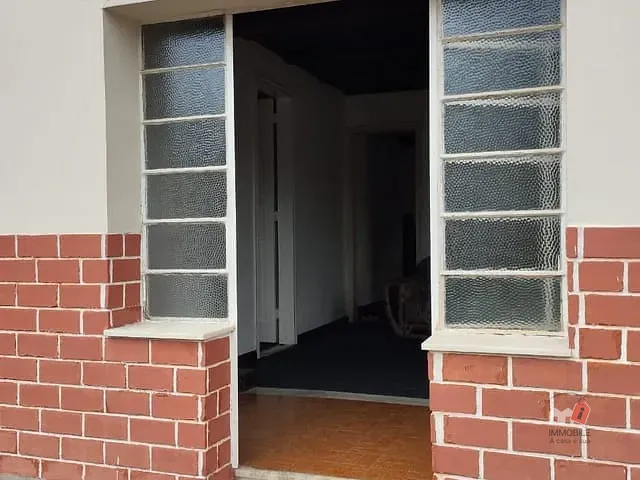 Casa com 214m² 2 quartos e 2 banheiros, à venda, no bairro Castrioto em Petrópolis