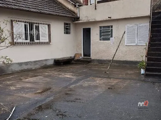 Casa com 214m² 2 quartos e 2 banheiros, à venda, no bairro Castrioto em Petrópolis
