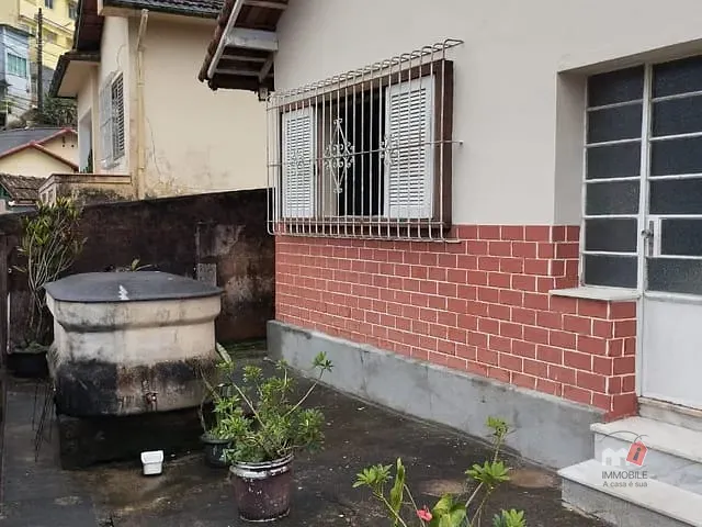 Casa com 214m² 2 quartos e 2 banheiros, à venda, no bairro Castrioto em Petrópolis