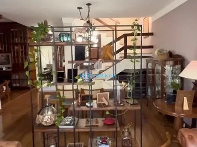 Casa com 360m² 3 quartos e 3 banheiros, à venda, no bairro Jardim das Colinas em São José dos Campos
