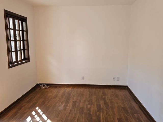 Casa 2 quartos e 2 banheiros, para alugar, no bairro Quitandinha em Petrópolis