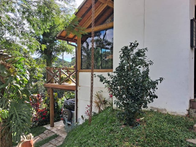 Casa com 2400m² 2 quartos e 2 banheiros, à venda, no bairro Vale das Videiras em Petrópolis