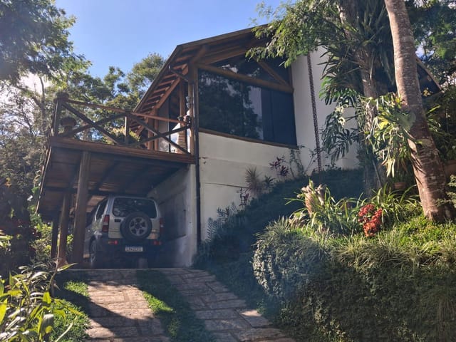 Casa com 2400m² 2 quartos e 2 banheiros, à venda, no bairro Vale das Videiras em Petrópolis