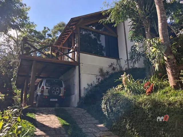 Casa com 2400m² 2 quartos e 2 banheiros, à venda, no bairro Vale das Videiras em Petrópolis