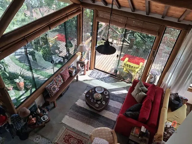 Casa com 2400m² 2 quartos e 2 banheiros, à venda, no bairro Vale das Videiras em Petrópolis