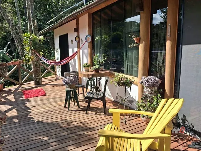 Casa com 2400m² 2 quartos e 2 banheiros, à venda, no bairro Vale das Videiras em Petrópolis