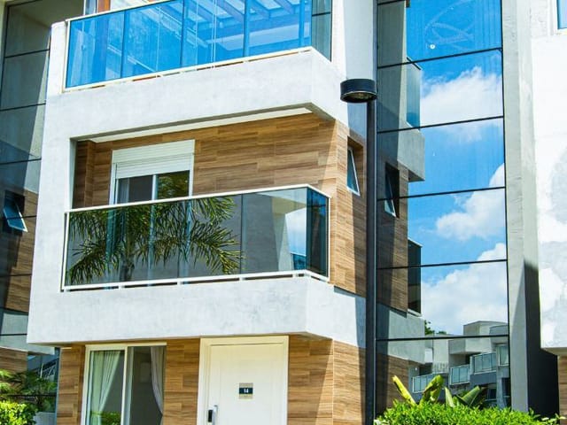 Casa com 178m² 3 quartos e 4 banheiros, à venda, no bairro Granja Viana em Cotia