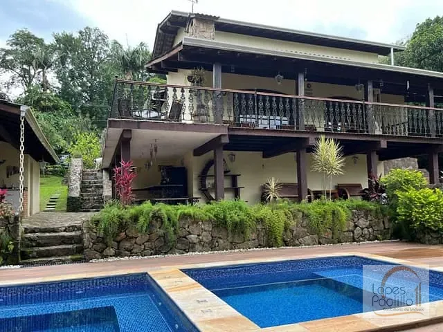 Casa com 1550m² 3 quartos e 3 banheiros, à venda, no bairro Clube da Montanha em Atibaia