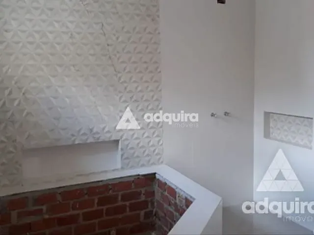 Sobrado 4 quartos e 4 banheiros, à venda, no bairro Cará-cará em Ponta Grossa