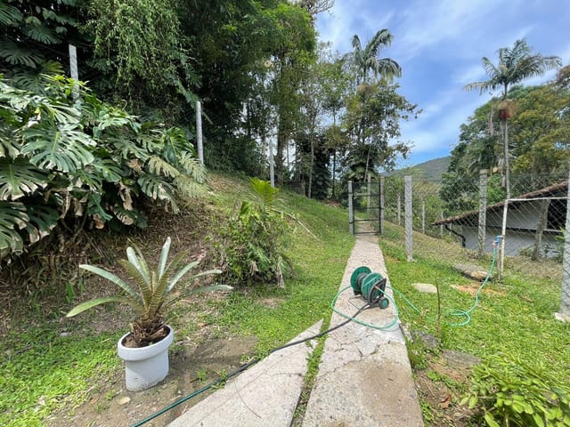 Casa 3 quartos e 1 banheiro, para alugar, no bairro Duarte Silveira em Petrópolis