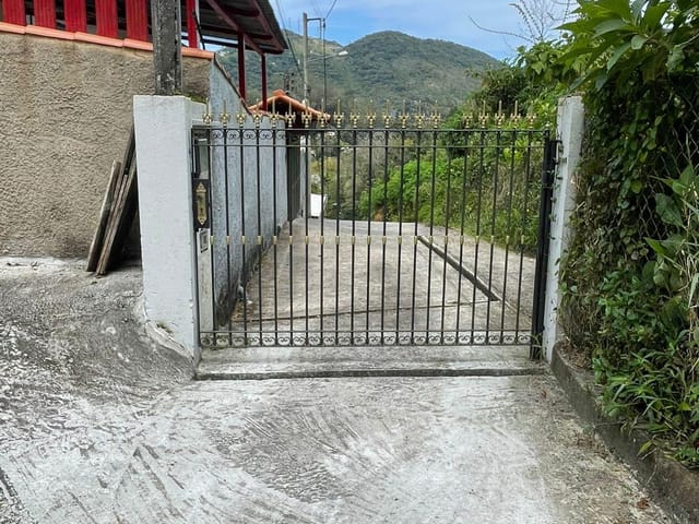 Casa 2 quartos e 1 banheiro, para alugar, no bairro Duarte Silveira em Petrópolis