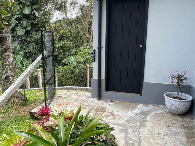 Casa 3 quartos e 1 banheiro, para alugar, no bairro Duarte Silveira em Petrópolis