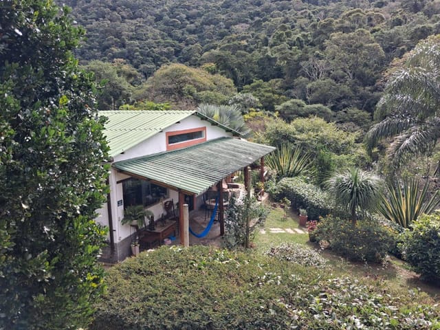 Casa com 1825m² 2 quartos e 2 banheiros, à venda, no bairro Vale das Videiras em Petrópolis
