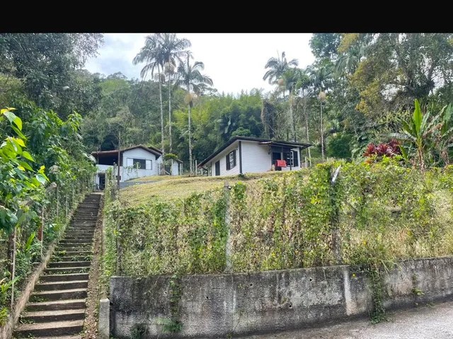 Casa 2 quartos e 1 banheiro, para alugar, no bairro Duarte Silveira em Petrópolis