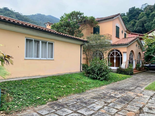 Casa com 2000m² 8 quartos e 2 banheiros, para alugar, no bairro Centro em Petrópolis