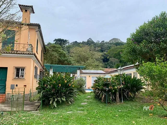 Casa com 2000m² 8 quartos e 2 banheiros, para alugar, no bairro Centro em Petrópolis